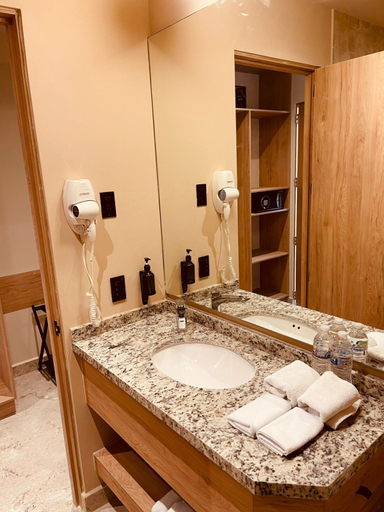 Bathroom 3, Distrito Hotel Aeropuerto, Colón