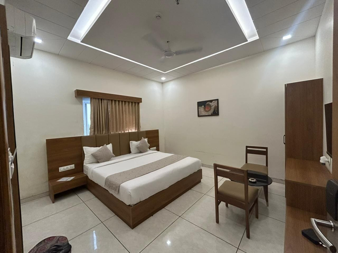 Room 3, Hotel Grand Ekta, Panch Mahals