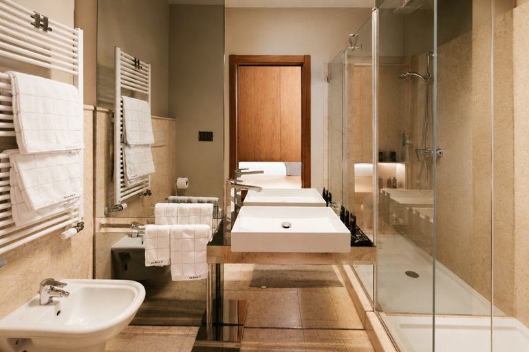 Bathroom 2, Cordigero - Riverside Suite, Verona