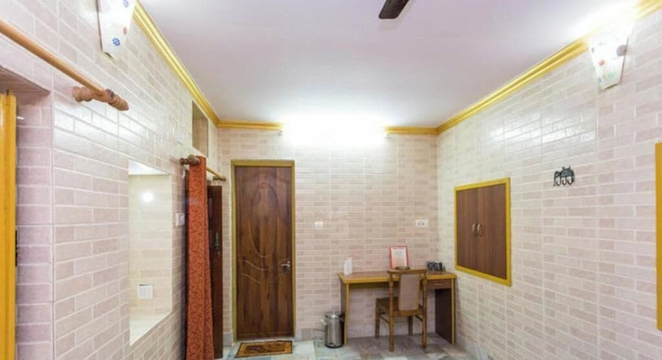 Bathroom 4, Ganpati Guest House, Varanasi