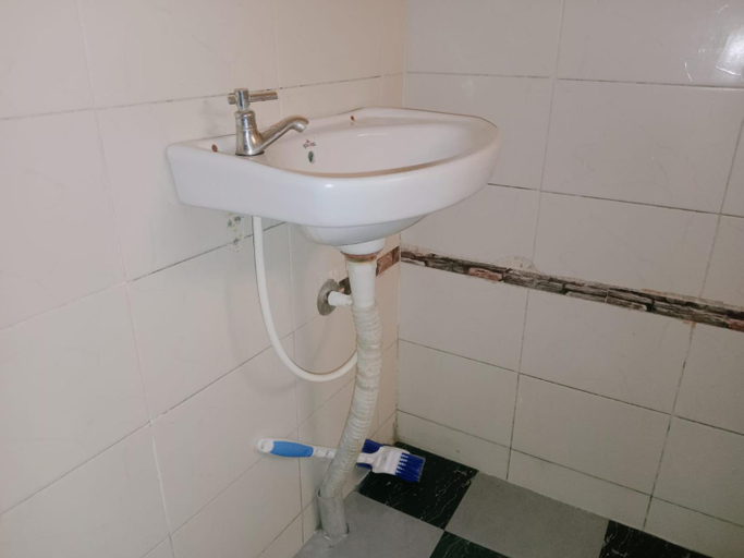 Bathroom 2, Square Dormitory  Stays, Tirunelveli