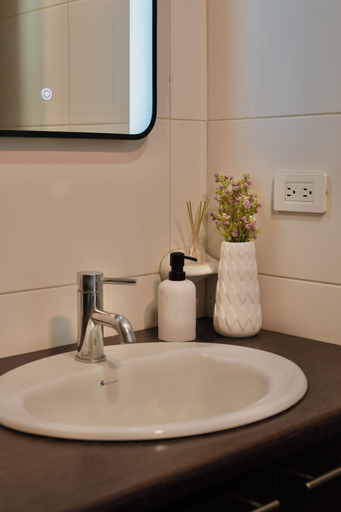 Bathroom 5, Livorno Suites, Quito