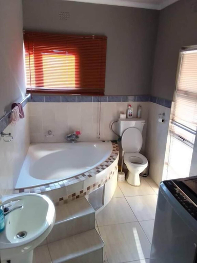 Bathroom 2, Aroundcorner GuestHouse, Ngamiland East