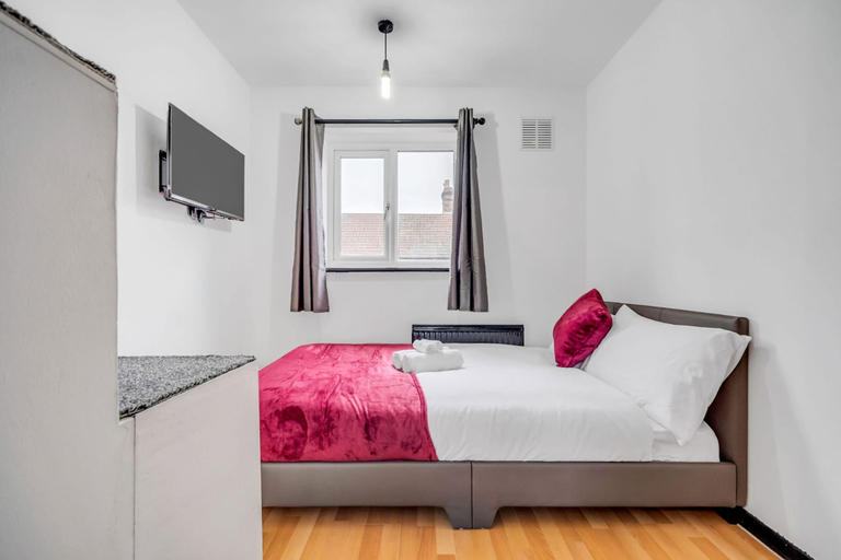 Room 3, Spacious 4-bedroom Haven in Orpington Retreat, London