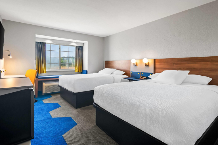 Bedroom 3, Microtel Inn & Suites By Wyndham Joplin, Newton