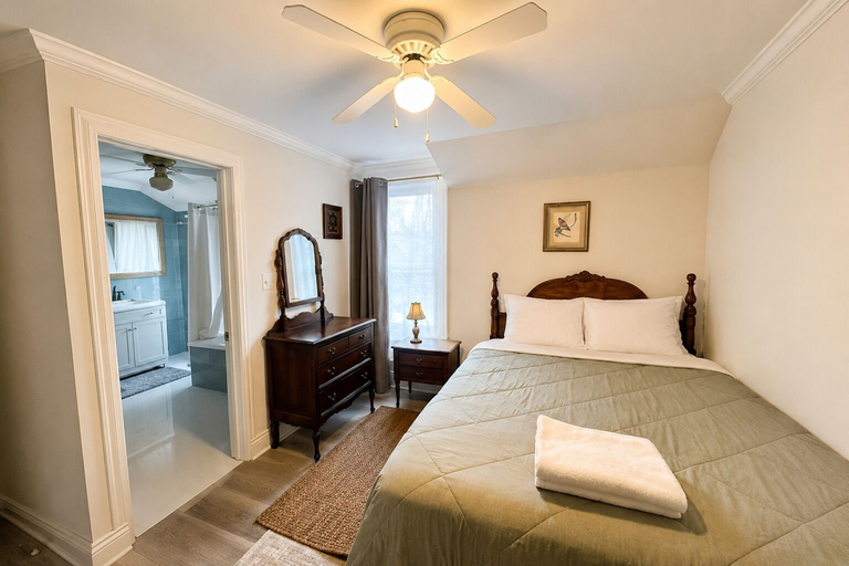 Room 4, Carlton Family Suite, Toronto