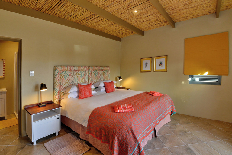 Room 2, De Mond Villa, Overberg
