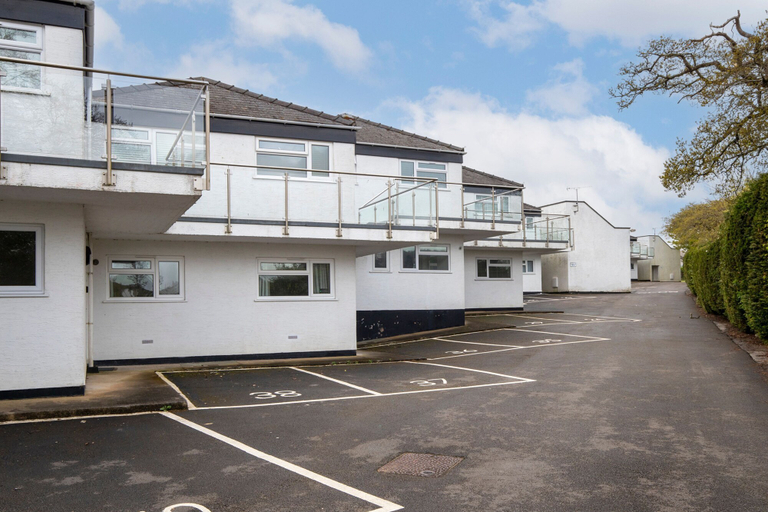 Room 2, Dolce Vita - Town Centre Close to Beach Shops, Pembrokeshire