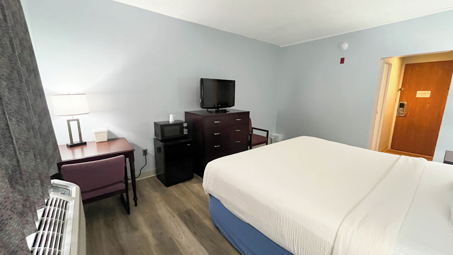 Room 2, Studio 6 Suites – Tiffin, Oh, Seneca