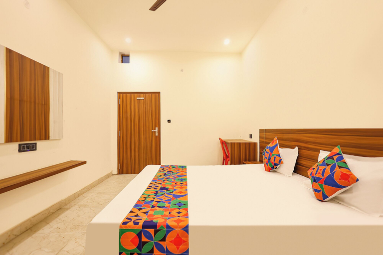 Room 5, FabHotel The Dayals & Lawns - Nr. Ayodhya Dham Bus Station, Faizabad
