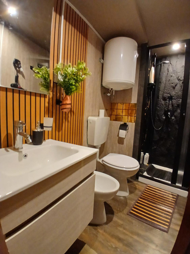 Bathroom 2, La suite di Biky, Napoli