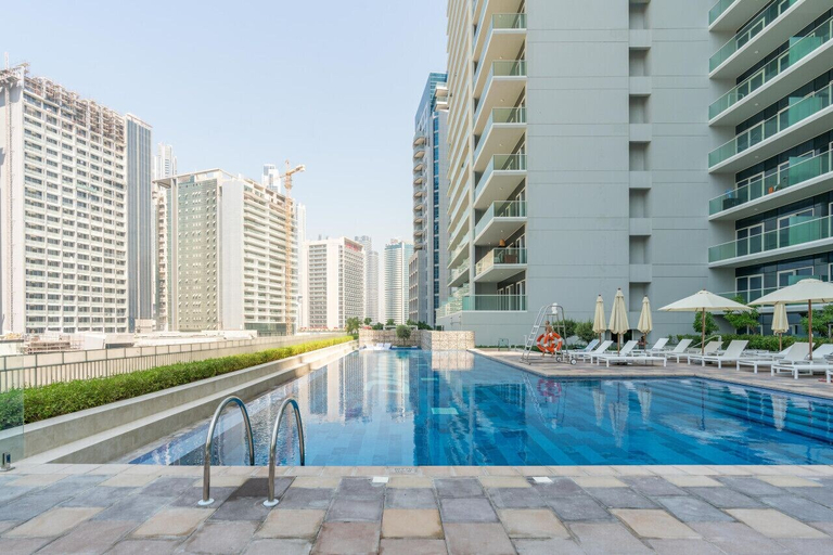 Pool 3, Gala Guests - Damac Vera & Reva Suites, Dubai