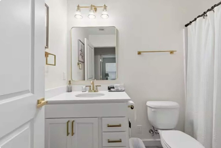Bathroom 2, Rampart Inn, Lafayette