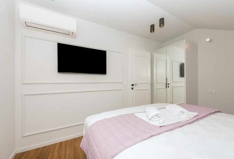 Room 4, Palace Heritage apartments, Makarska