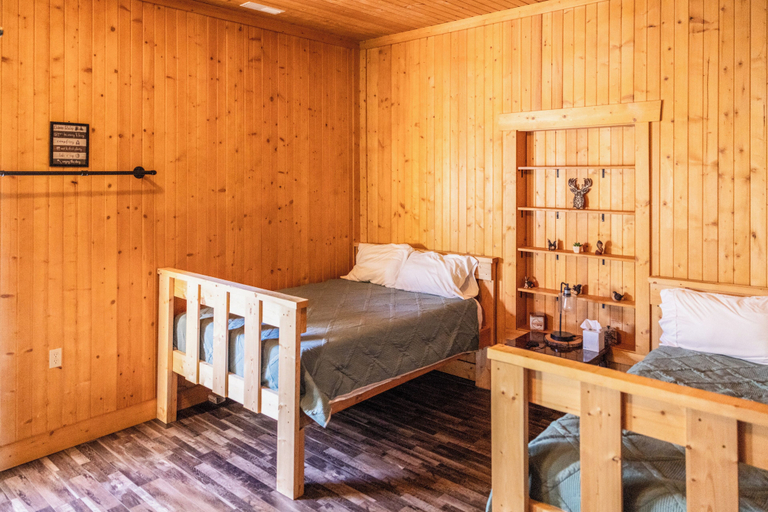 Room 2, Tall Tine Lodge, Adams