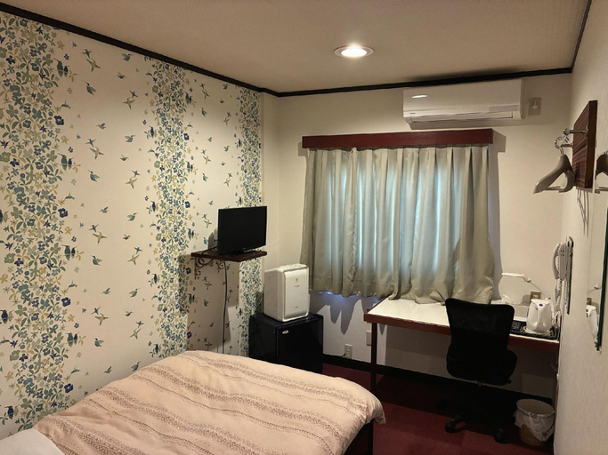 Bedroom 2, Business Hotel Saiki, Kurayoshi