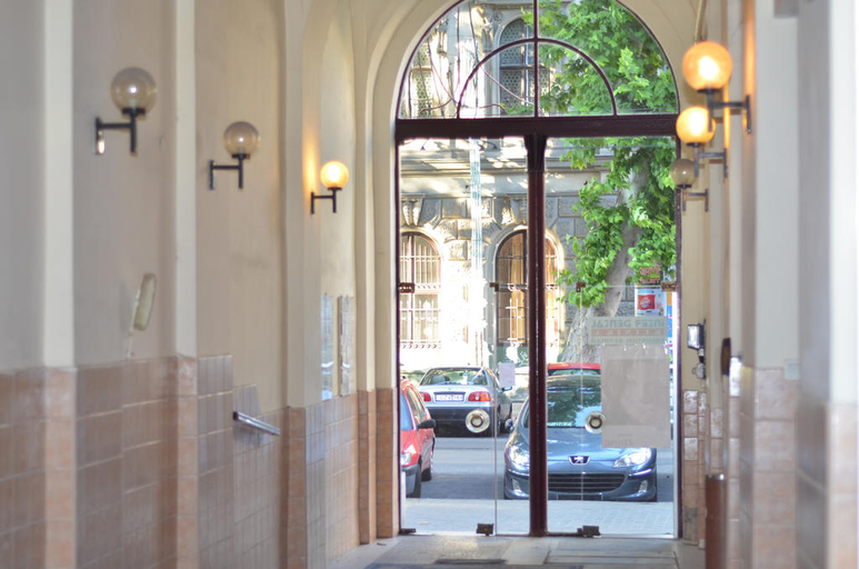 Others 5, Broadway City Panzio, Budapesti