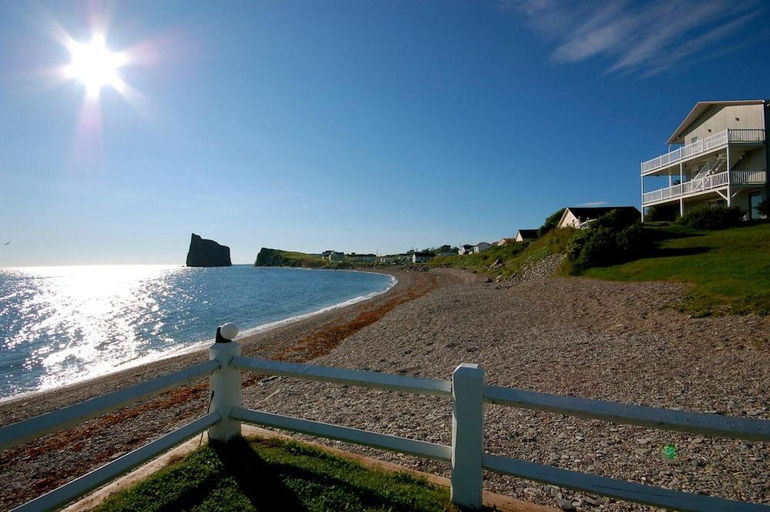Others 5, Hotel Les Trois Soeurs, Le Rocher-Percé