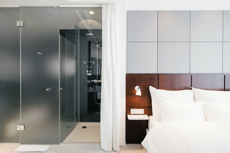 Bedroom 3, Ruby Lilly Hotel Munich by IHG, München