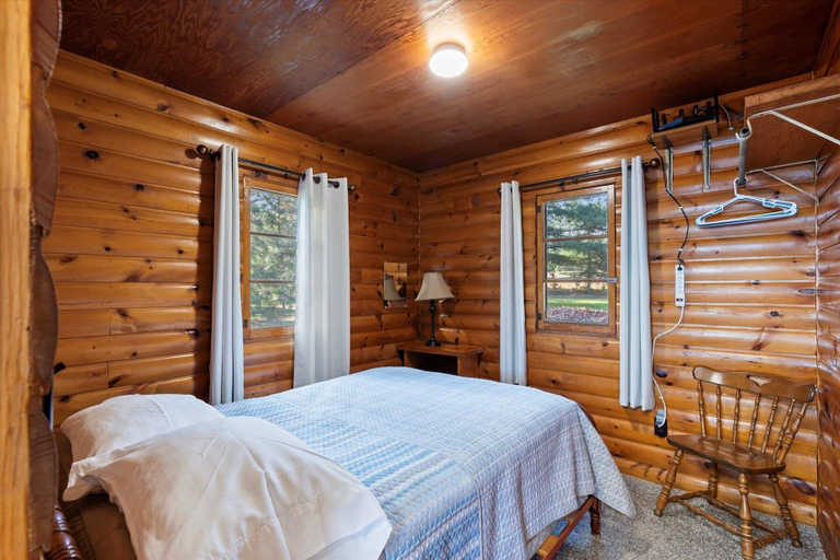 Room 2, Half Moon Resort, Crow Wing