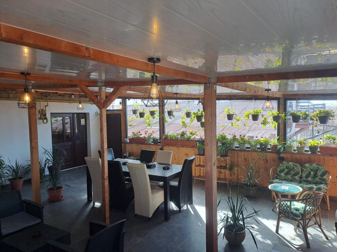 Food & Drinks 5, Vila Gherghisan, Valu Lui Traian