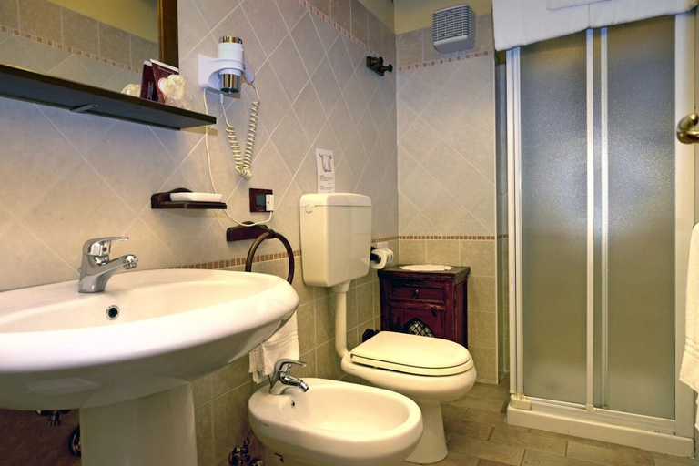 Bathroom 5, Hotel Antico Casale, Ferrara