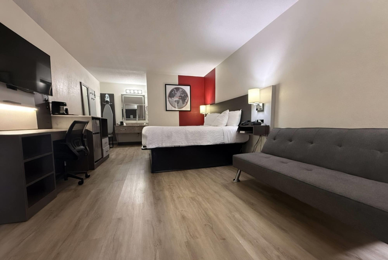 Bedroom 3, Ramada by Wyndham Harrisonburg, Harrisonburg