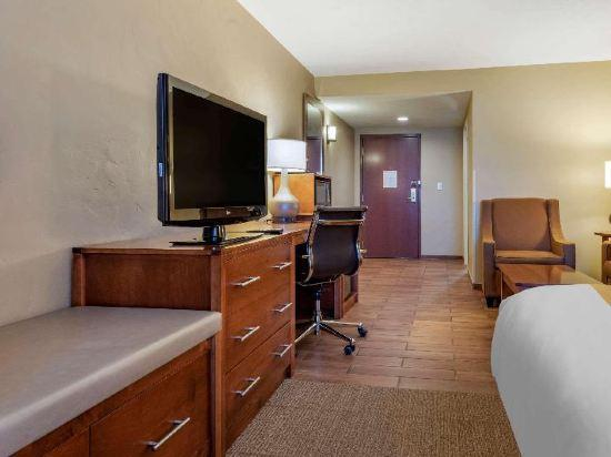 1, Quality Inn, Tuscarawas