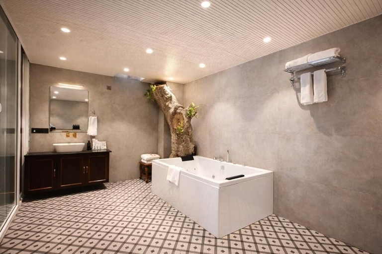 Bathroom 5, Maharana Mahal, Chandauli