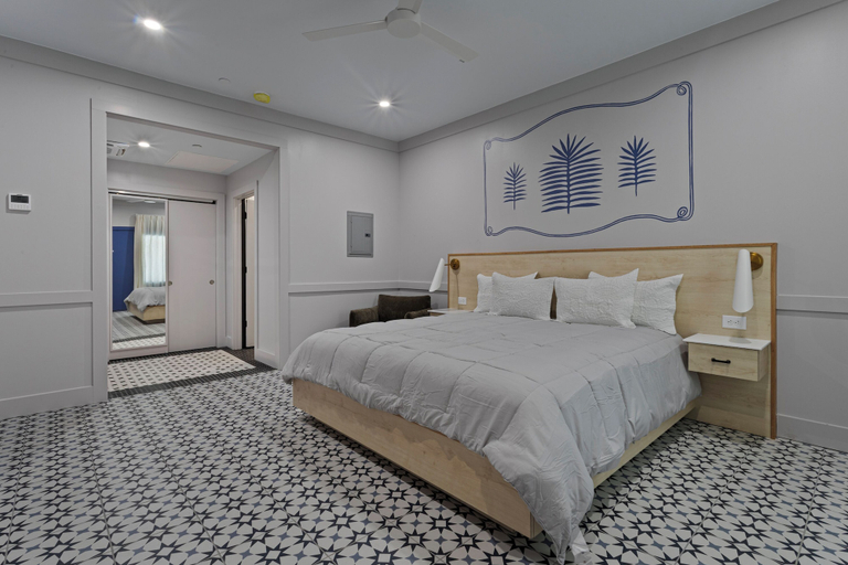 Room 2, Hotel Biloxi, Harrison