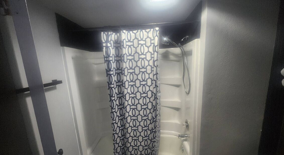 Bathroom 4, Fort Union Inn, Rosebud