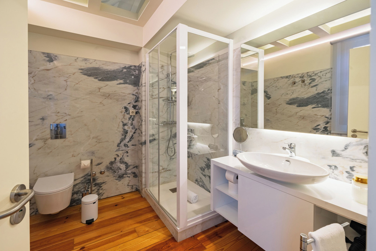 Bathroom 4, YOUROPO - Collection, Porto