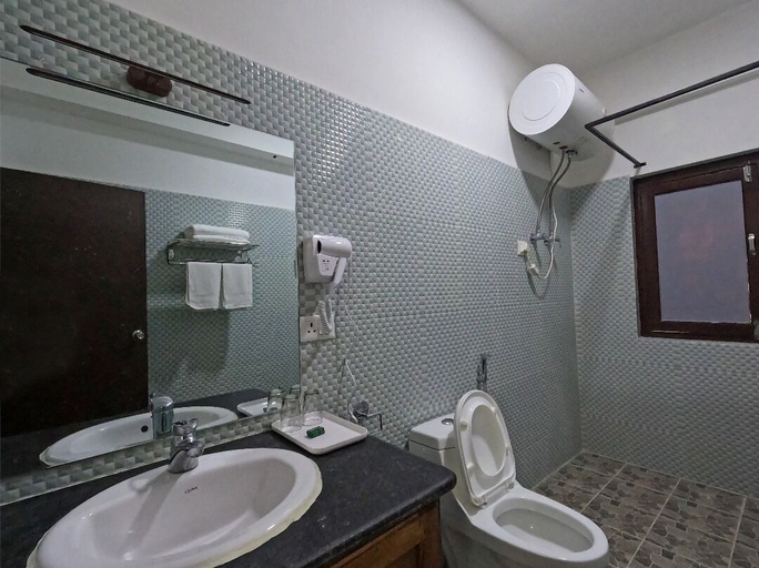 Bathroom, Hotel Tashiling, Wangchang