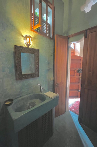 Bathroom 3, L'air de Tanger, Tanger-Assilah