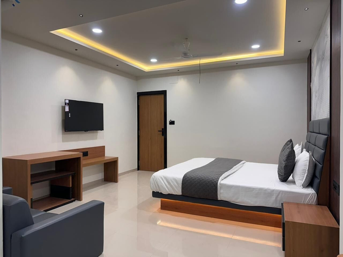 Room 5, Hotel Peacock, Anand