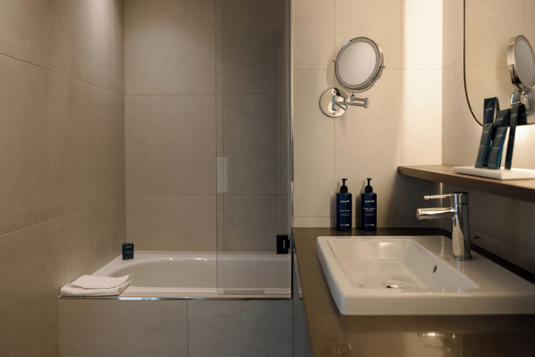 Bathroom 4, Radisson Blu Hotel, Rouen Centre, Seine-Maritime