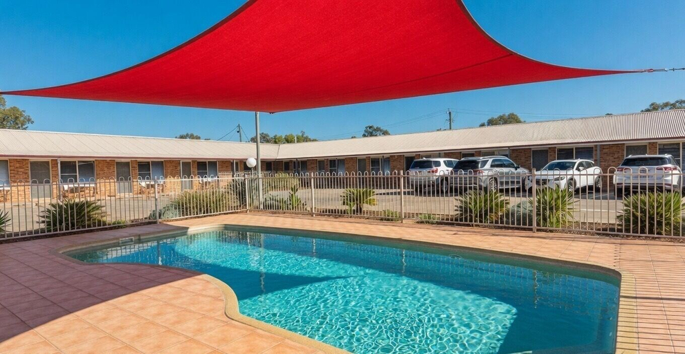 Pool, Southern Cross Motor Inn, Narrabri