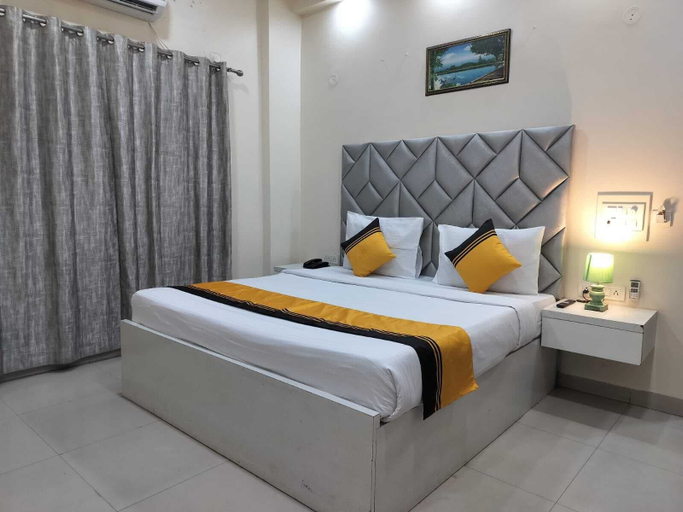 Bedroom 3, Hotel Vista, Gautam Buddha Nagar