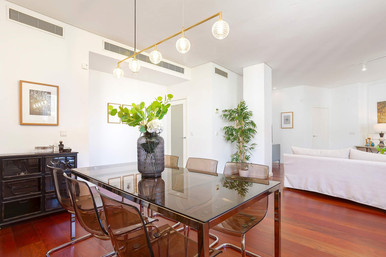 Others 5, Genteel Home Cabildo IV, Sevilla