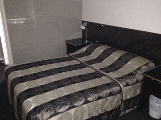 Bedroom 3, Avalon Motel, Mount Gambier
