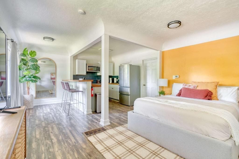 Room 3, The Octagon by Stay Portland - Multnomah Village, Multnomah