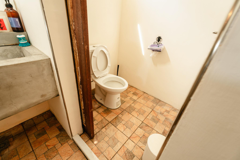 Bathroom 3, 文化旅宿 l 感覺活著 POSSESSION l 恆春風土所 l 背包客棧 l 恆春必住特色旅店, Pingtung