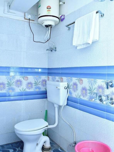 Bathroom 4, Bhawani Guest House, Nainital