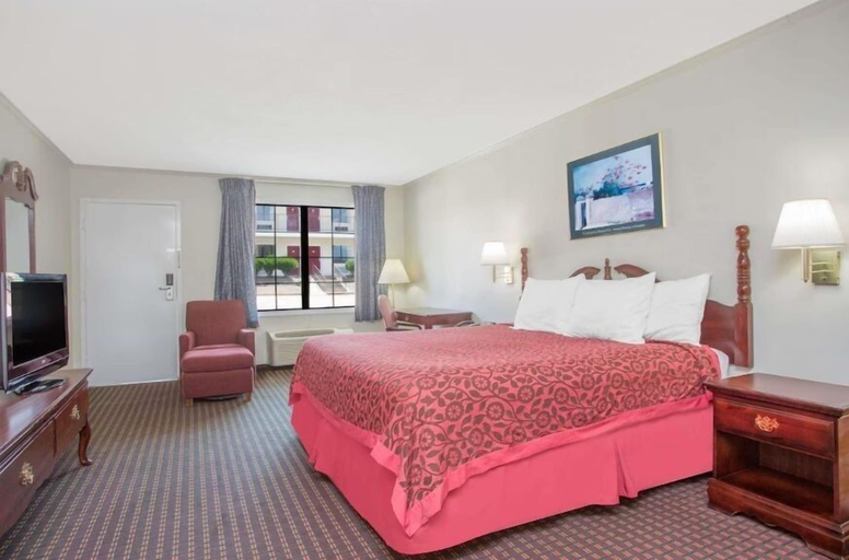Bedroom 3, A Red Dot Inn Milledgeville, Baldwin
