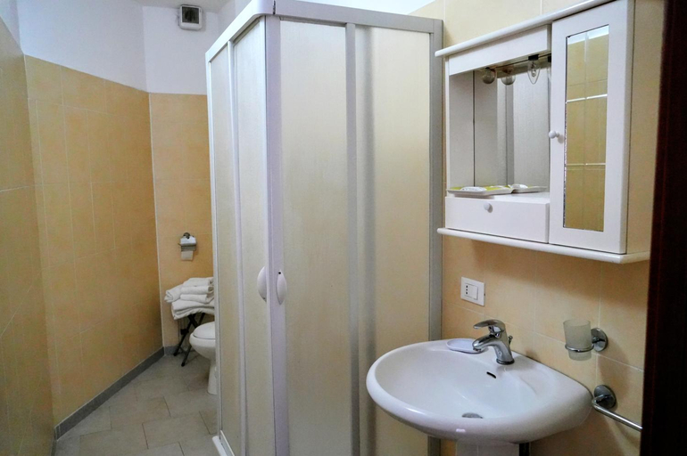 Bathroom 4, Cassiodoro Rooms Affittacamere, Catanzaro