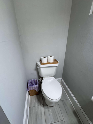 Bathroom 2, Jungle House Studio Suites – Short North & Convention Center, Franklin