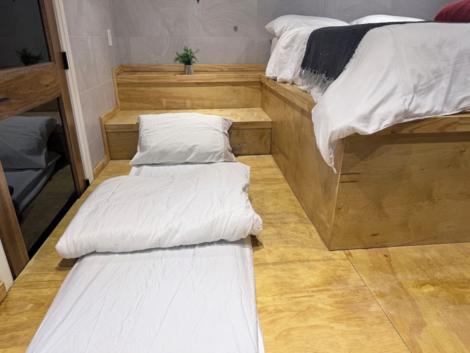 Room 5, Niagara Retreat Center by Taiji Qi Yoga, Niagara