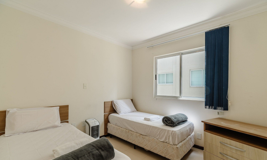 Room 4, Seaview apt w/ BBQ 50m From Beach Att0602, Itapema