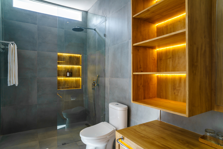 Bathroom 5, 3 Bedroom Villa with rooftop balcony - central Seminyak, Badung