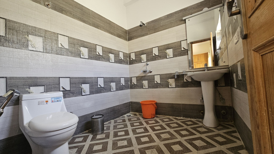 Bathroom 3, Khardong-la Ladakh, Leh